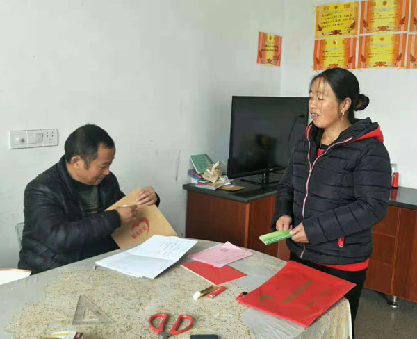 朴初中学深入马畈村开展扶贫走访活动